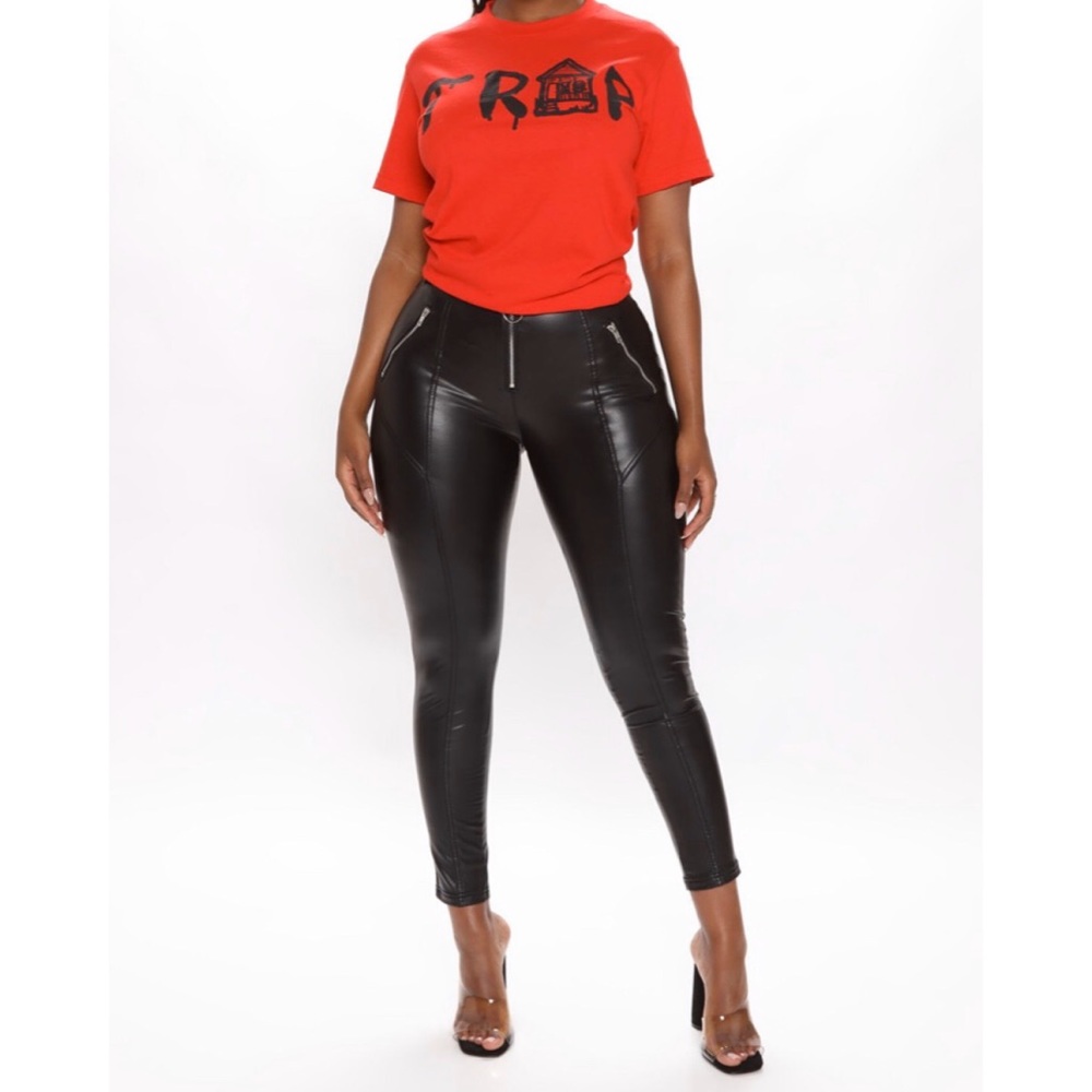 NWT TRAP HOUSE SHORT SLEEVE TOP-RED